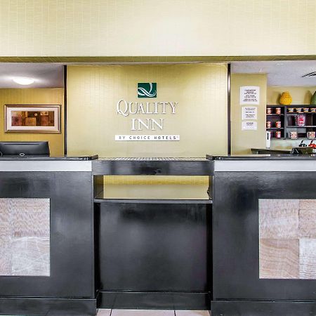 Quality Inn Hinesville - Fort Stewart Area, Kitchenette Rooms - Pool - Guest Laundry Exterior photo