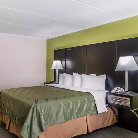 Quality Inn Hinesville - Fort Stewart Area, Kitchenette Rooms - Pool - Guest Laundry Exterior photo