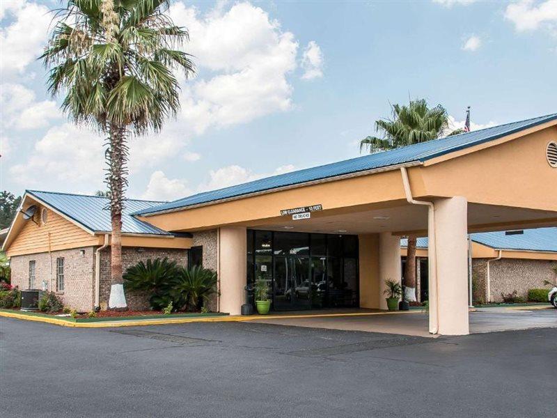 Quality Inn Hinesville - Fort Stewart Area, Kitchenette Rooms - Pool - Guest Laundry Exterior photo