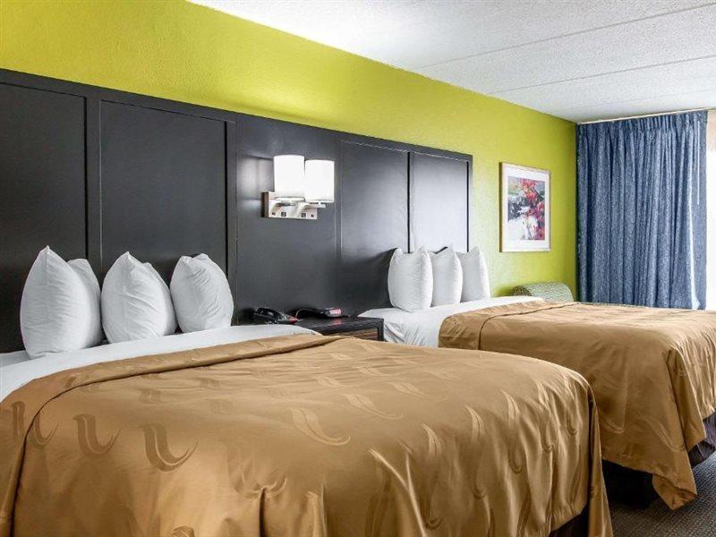 Quality Inn Hinesville - Fort Stewart Area, Kitchenette Rooms - Pool - Guest Laundry Exterior photo