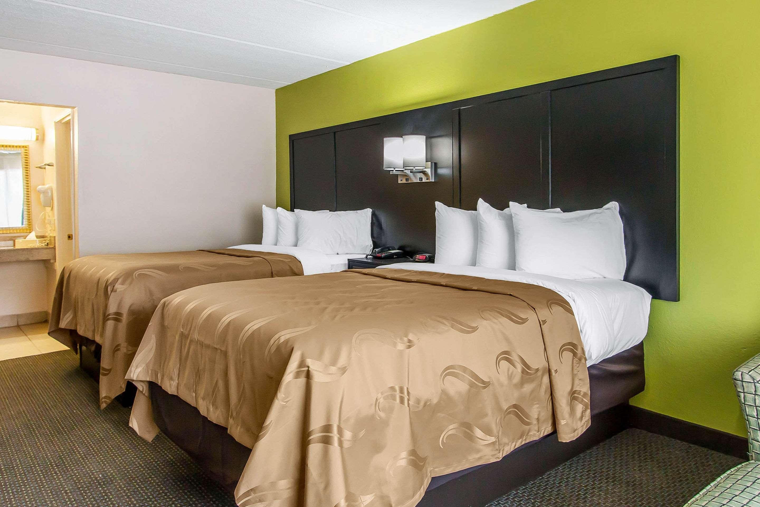 Quality Inn Hinesville - Fort Stewart Area, Kitchenette Rooms - Pool - Guest Laundry Exterior photo