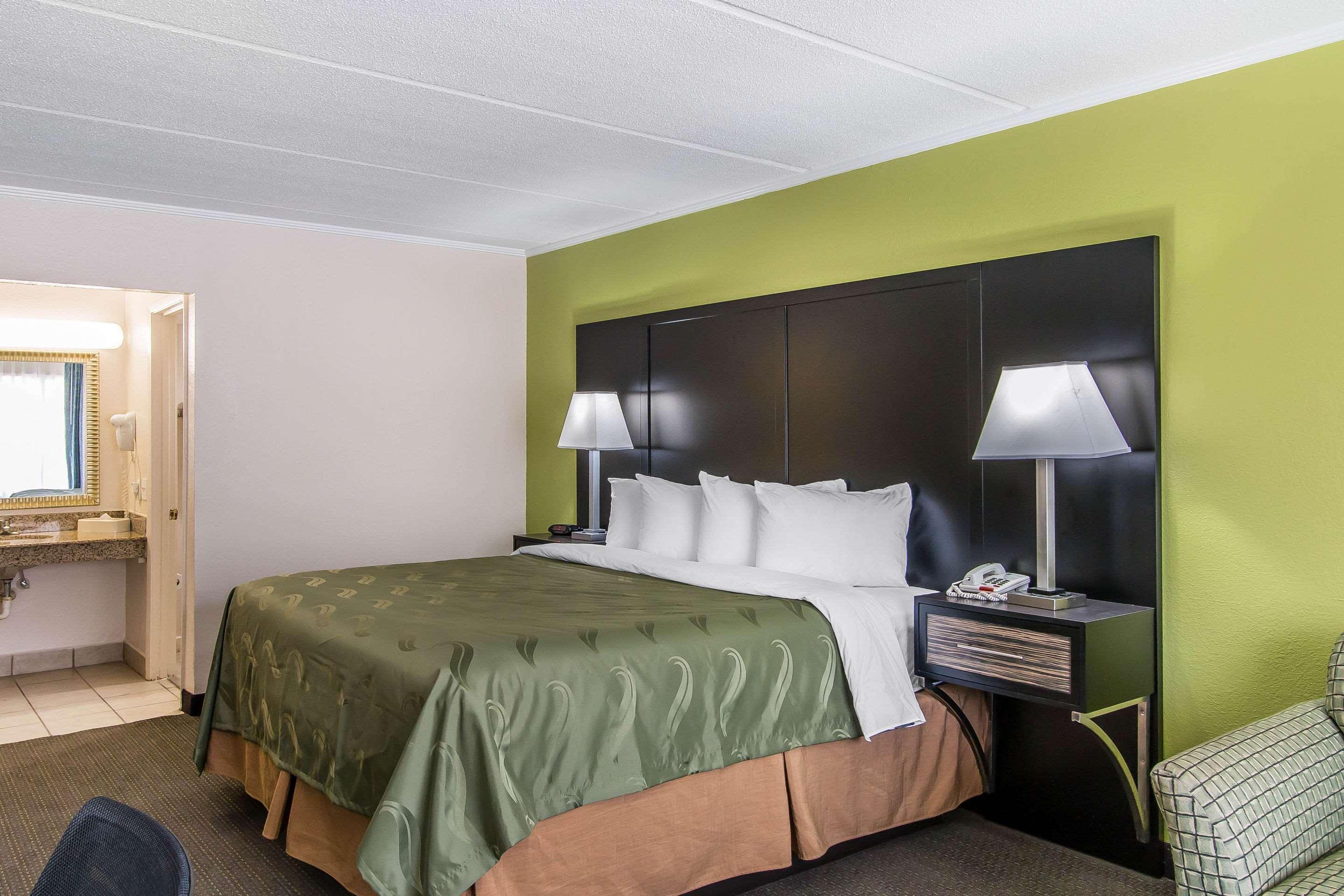 Quality Inn Hinesville - Fort Stewart Area, Kitchenette Rooms - Pool - Guest Laundry Exterior photo
