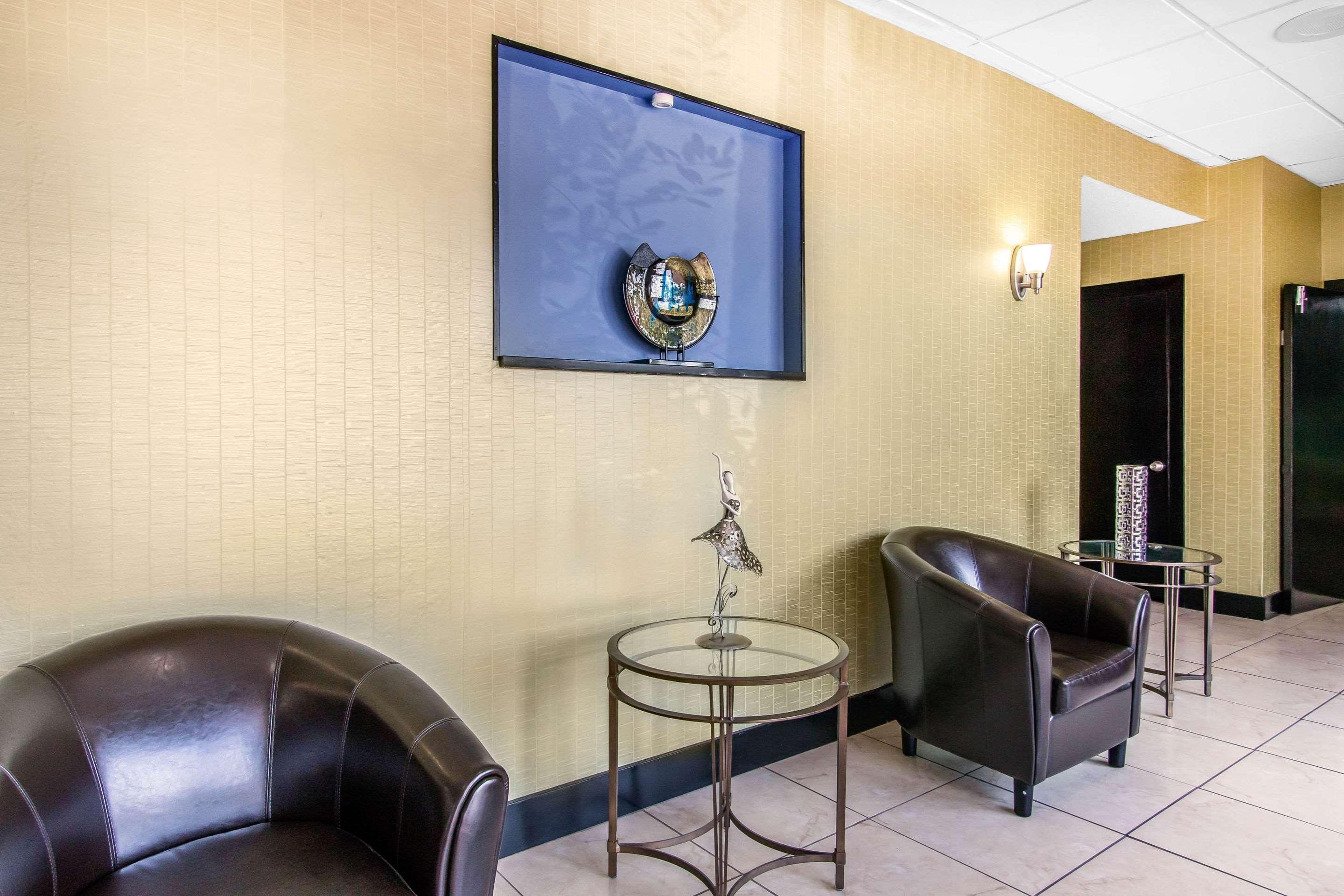 Quality Inn Hinesville - Fort Stewart Area, Kitchenette Rooms - Pool - Guest Laundry Exterior photo