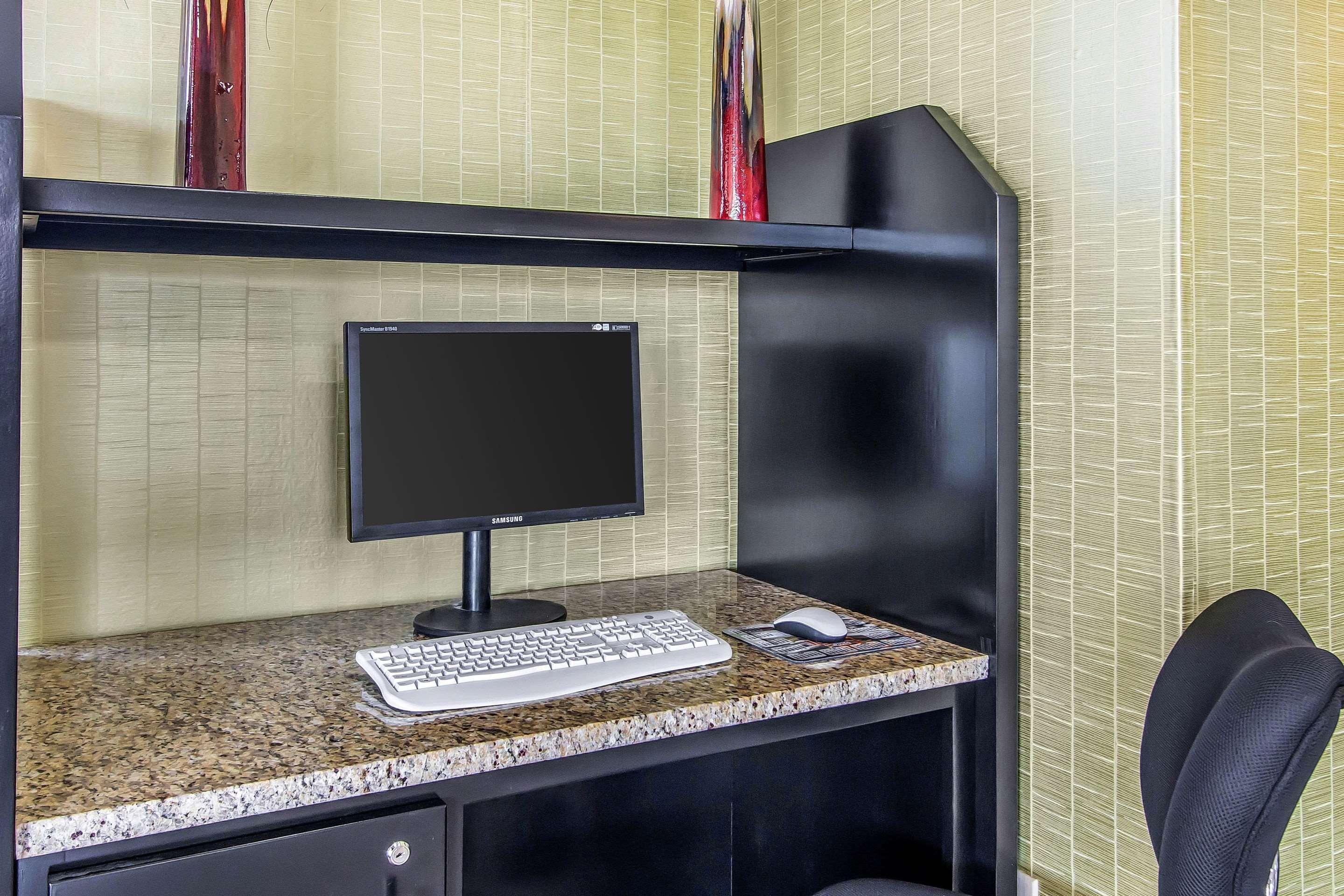 Quality Inn Hinesville - Fort Stewart Area, Kitchenette Rooms - Pool - Guest Laundry Exterior photo