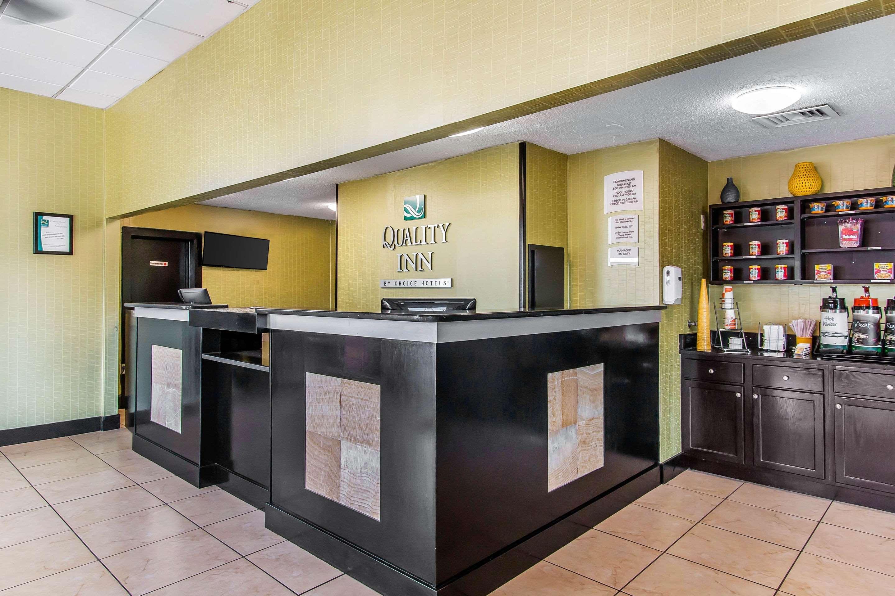 Quality Inn Hinesville - Fort Stewart Area, Kitchenette Rooms - Pool - Guest Laundry Exterior photo