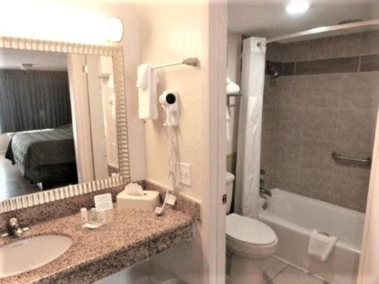 Quality Inn Hinesville - Fort Stewart Area, Kitchenette Rooms - Pool - Guest Laundry Exterior photo