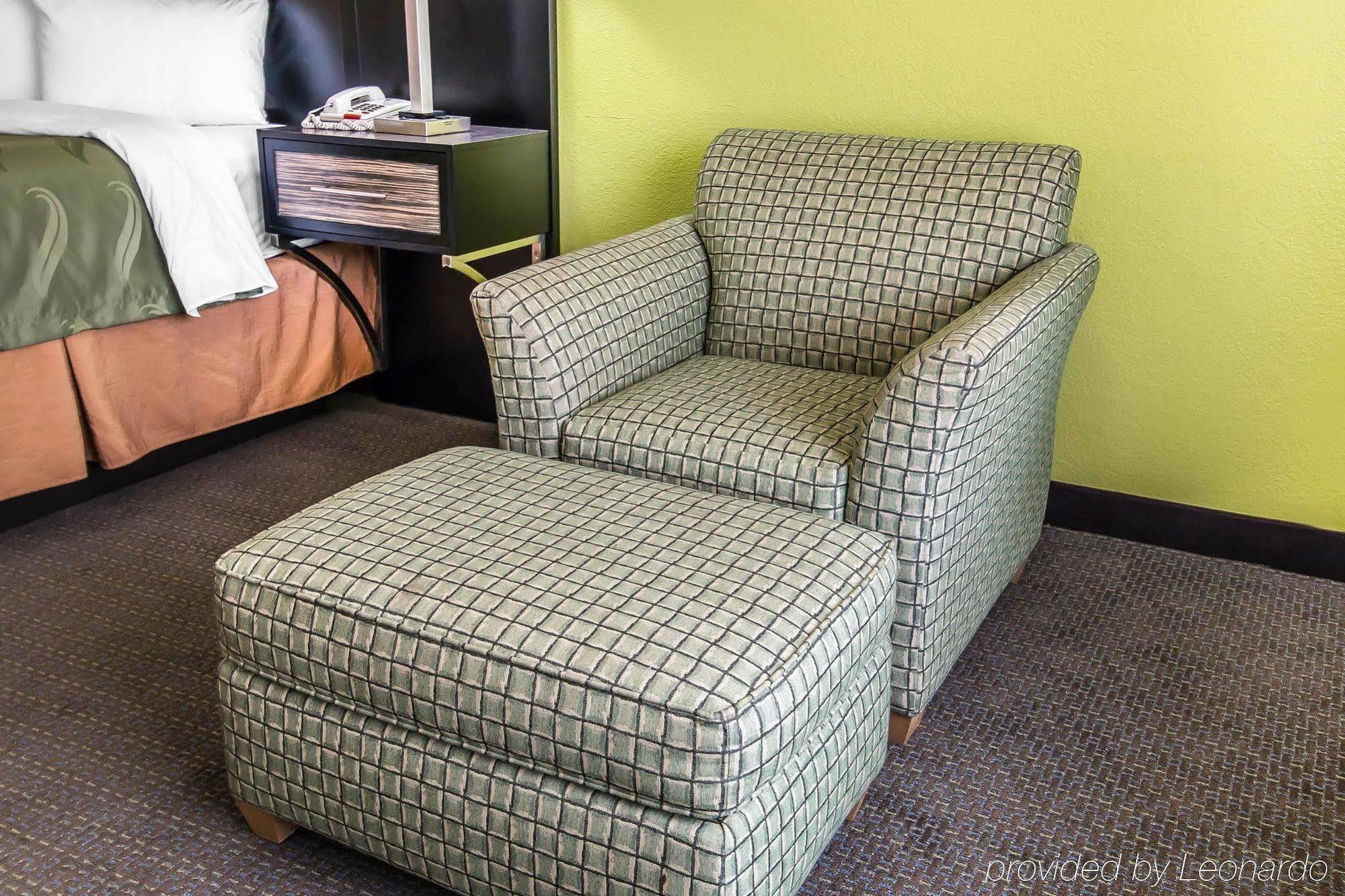 Quality Inn Hinesville - Fort Stewart Area, Kitchenette Rooms - Pool - Guest Laundry Exterior photo