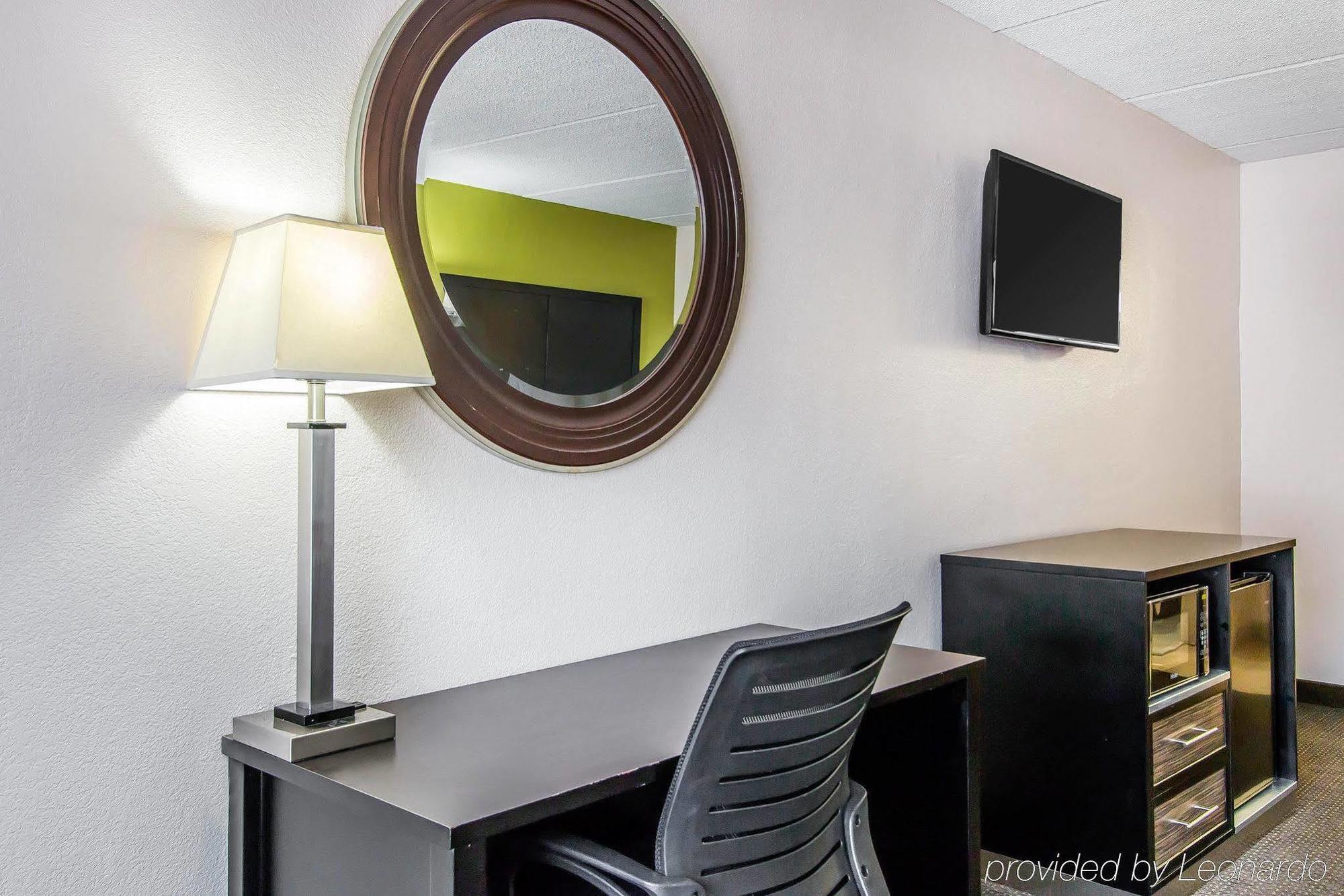 Quality Inn Hinesville - Fort Stewart Area, Kitchenette Rooms - Pool - Guest Laundry Exterior photo