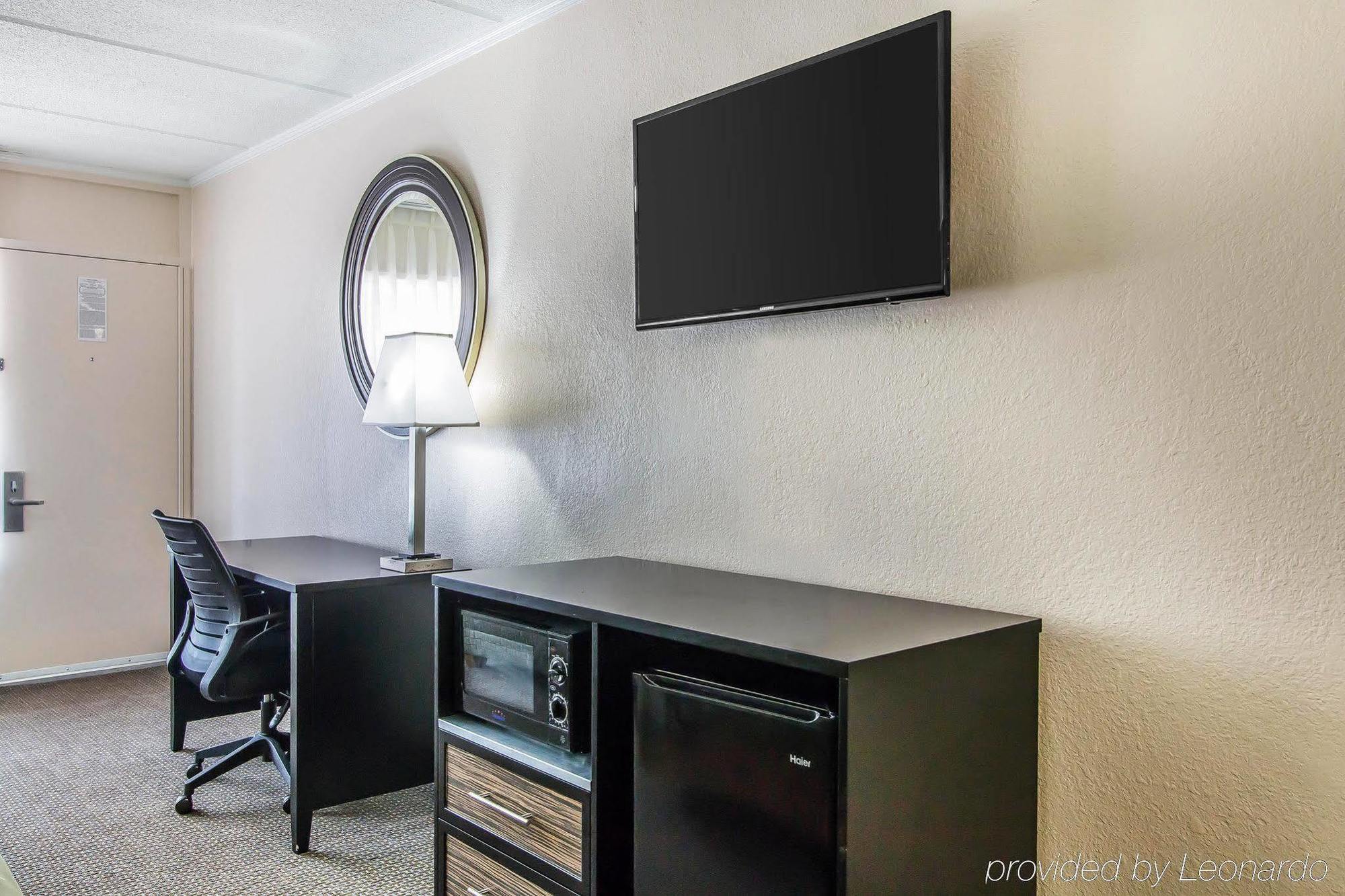 Quality Inn Hinesville - Fort Stewart Area, Kitchenette Rooms - Pool - Guest Laundry Exterior photo